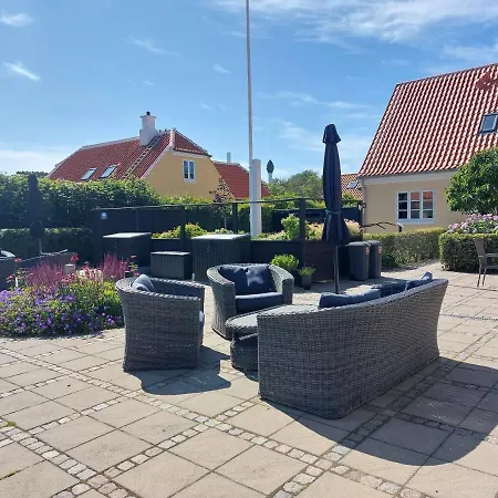 Toftegården - & *