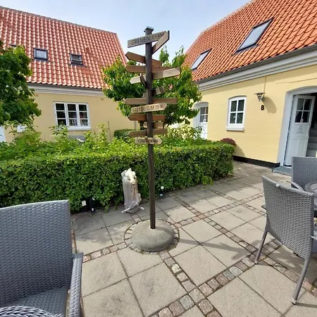 Lägenhet Toftegården - & *